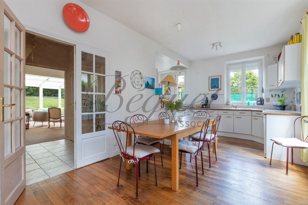 A vendre chez Beguet Associés : HAUTS DE SEINE CHAVILLE - 92370 - MAISON 180 m² / 205 M - 6 CHAMBRES - JARDIN 485 M - GARAGE