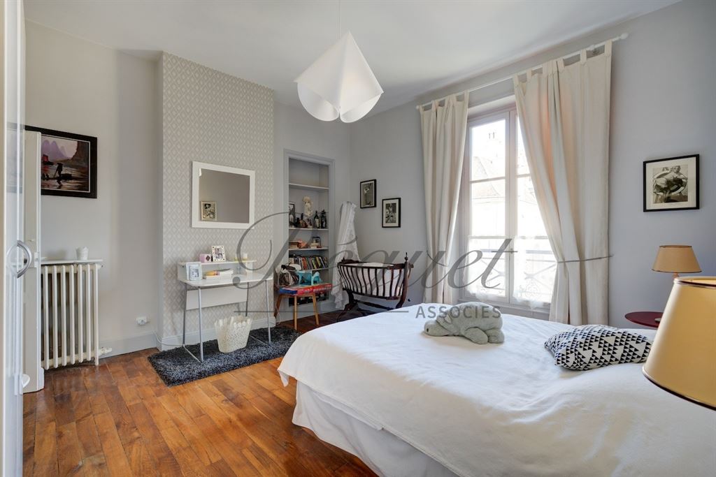 A vendre chez Beguet Associés : Loches (37600), Indre-et-Loire — Maison familiale de 430 m², 8 à 11 chambres, terrasses et jardin de 1 190 m²
