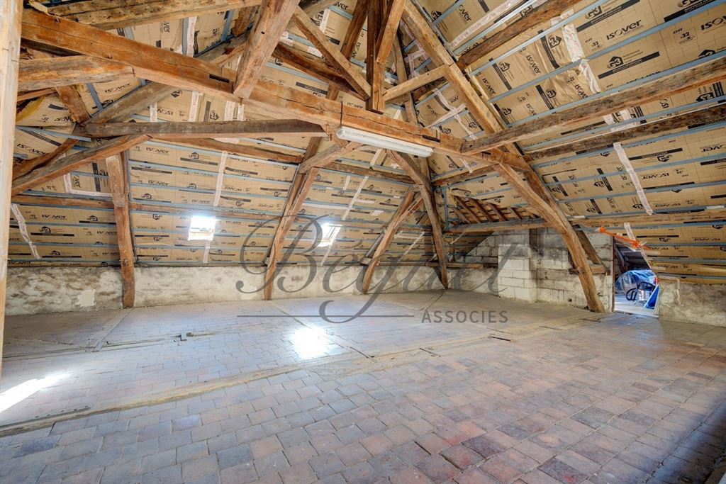 A vendre chez Beguet Associés : Loches (37600), Indre-et-Loire — Maison familiale de 430 m², 8 à 11 chambres, terrasses et jardin de 1 190 m²