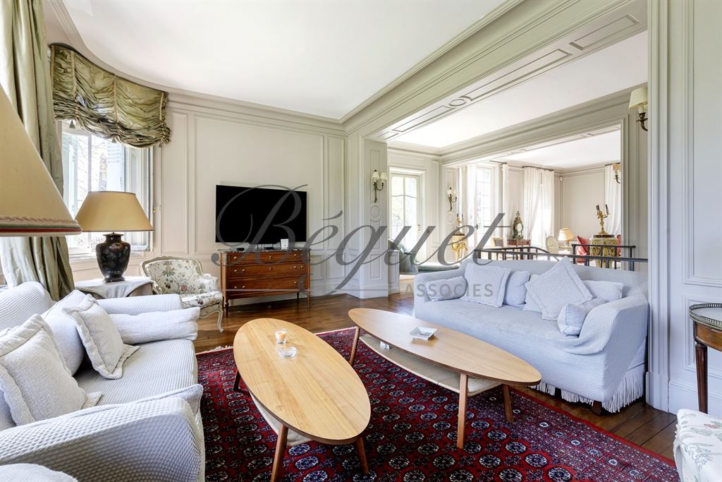 A vendre chez Beguet Associés : YVELINES 78430 LOUVECIENNES MAISON 970 m²  4 CHAMBRES DEPENDANCE PARC 5300 m²