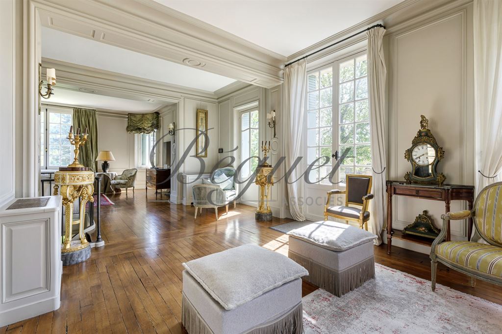 A vendre chez Beguet Associés : YVELINES 78430 LOUVECIENNES MAISON 970 m²  4 CHAMBRES DEPENDANCE PARC 5300 m²