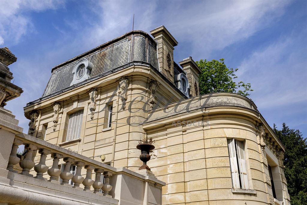 A vendre chez Beguet Associés : YVELINES 78430 LOUVECIENNES MAISON 970 m²  4 CHAMBRES DEPENDANCE PARC 5300 m²