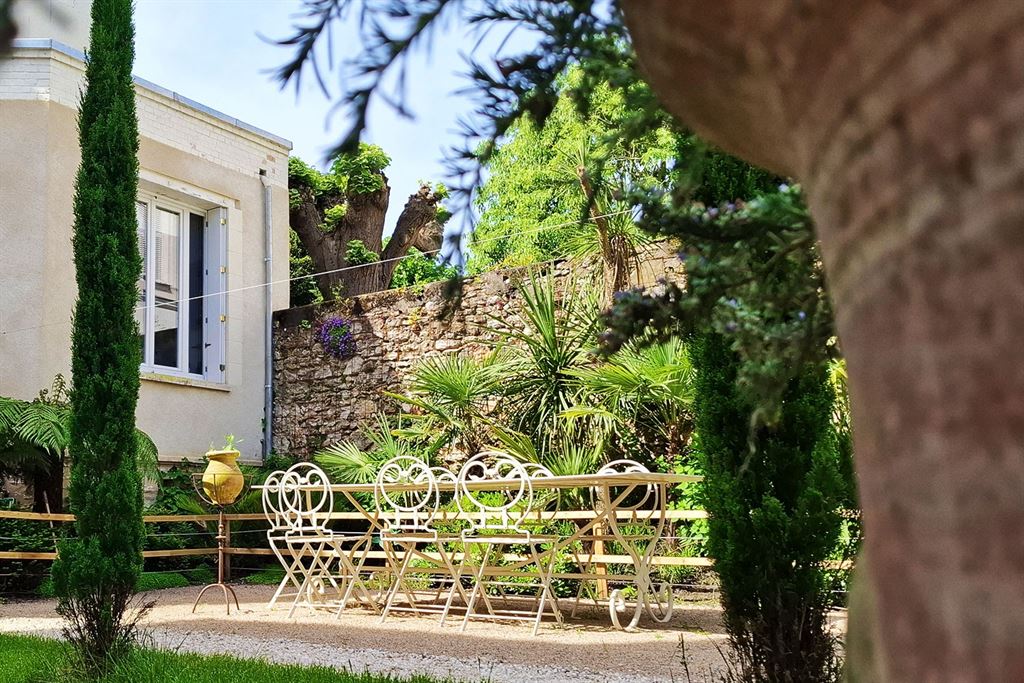 A vendre chez Beguet Associés : TOURS 37000 MAISON 262 m² 5/6 CHAMBRES 11 PIECES DEPENDANCE JARDIN