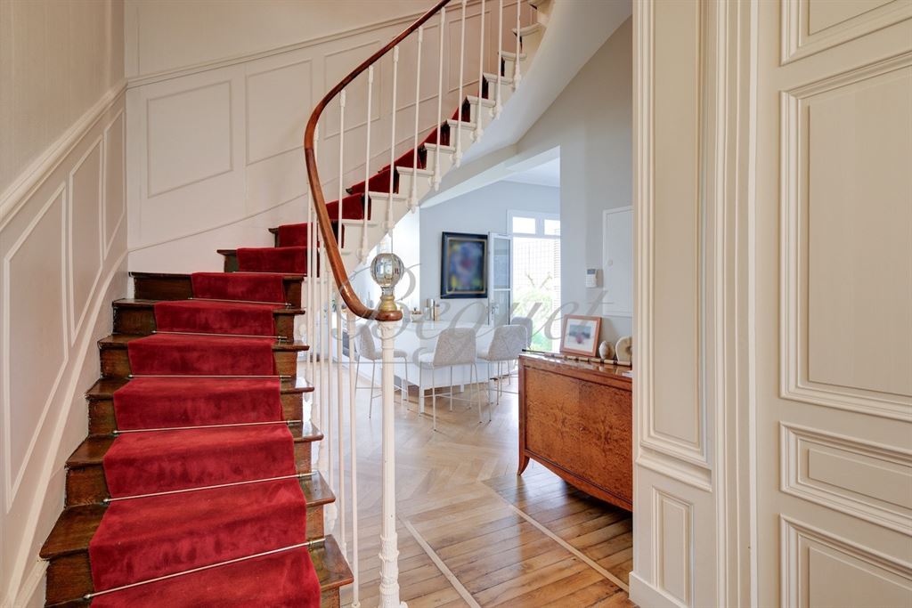 A vendre chez Beguet Associés : TOURS 37000 MAISON 262 m² 5/6 CHAMBRES 11 PIECES DEPENDANCE JARDIN