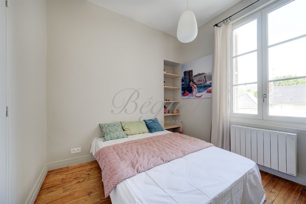 A vendre chez Beguet Associés : TOURS 37000 MAISON 262 m² 5/6 CHAMBRES 11 PIECES DEPENDANCE JARDIN