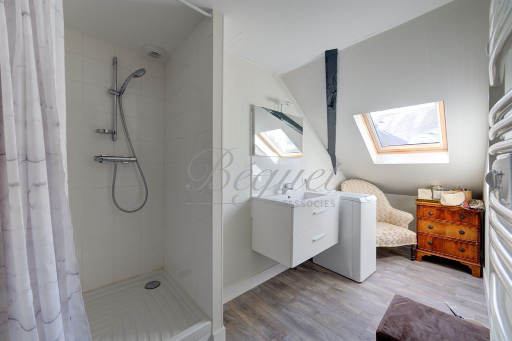 A vendre chez Beguet Associés : TOURS 37000 MAISON 262 m² 5/6 CHAMBRES 11 PIECES DEPENDANCE JARDIN