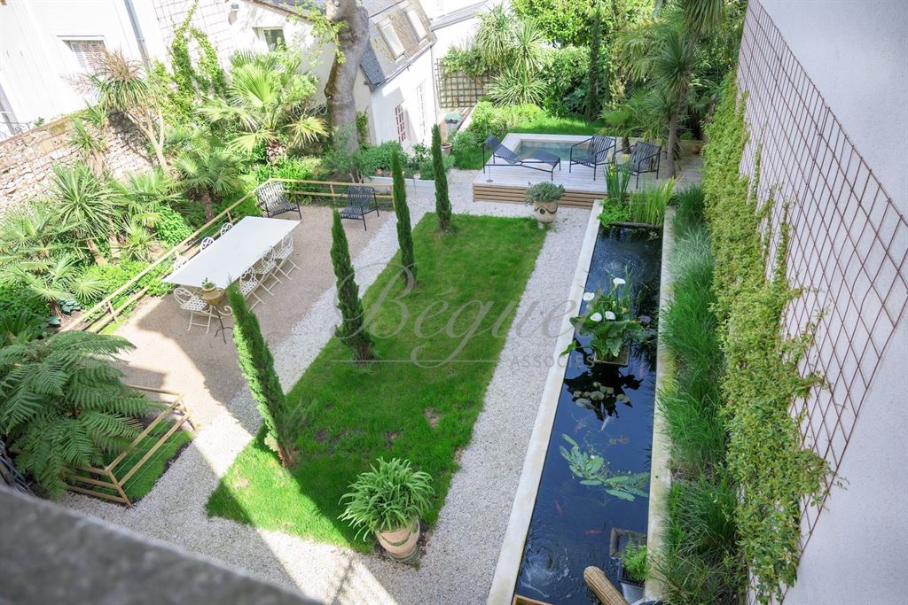 A vendre chez Beguet Associés : TOURS 37000 MAISON 262 m² 5/6 CHAMBRES 11 PIECES DEPENDANCE JARDIN