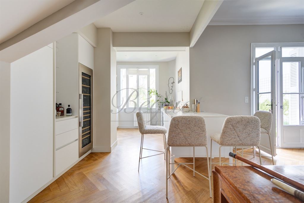 A vendre chez Beguet Associés : TOURS 37000 MAISON 262 m² 5/6 CHAMBRES 11 PIECES DEPENDANCE JARDIN