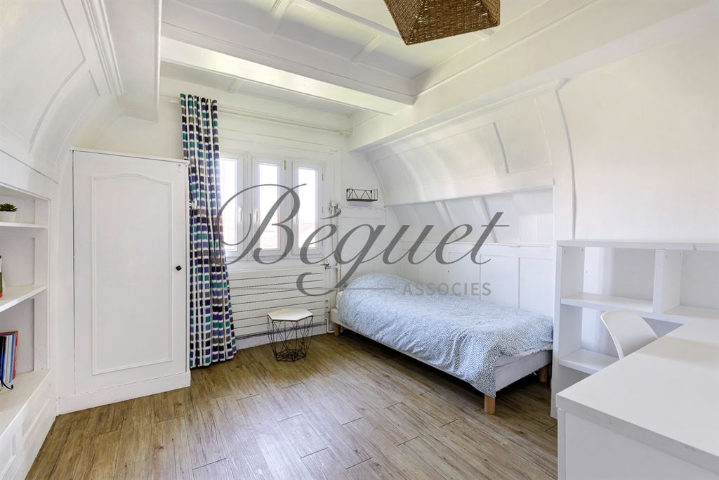 A vendre chez Beguet Associés : 92500 RUEIL MAMAISON MAISON 170 m² 5 CHAMBRES TERRASSE COUR