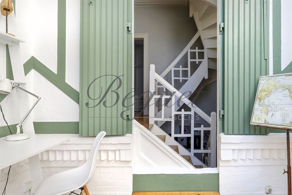 A vendre chez Beguet Associés : 92500 RUEIL MAMAISON MAISON 170 m² 5 CHAMBRES TERRASSE COUR