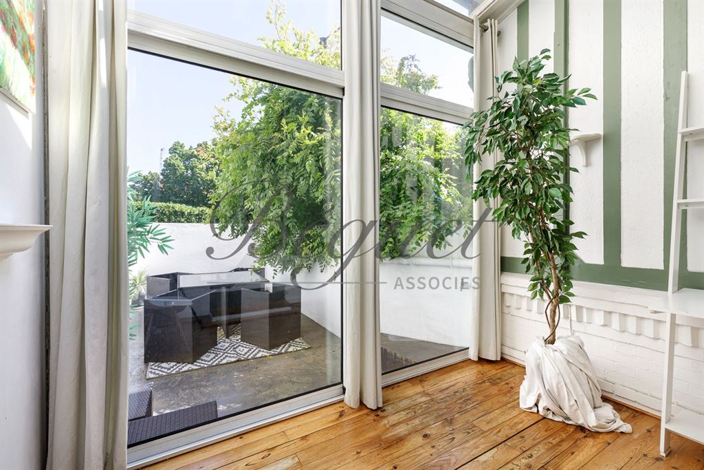 A vendre chez Beguet Associés : 92500 RUEIL MAMAISON MAISON 170 m² 5 CHAMBRES TERRASSE COUR
