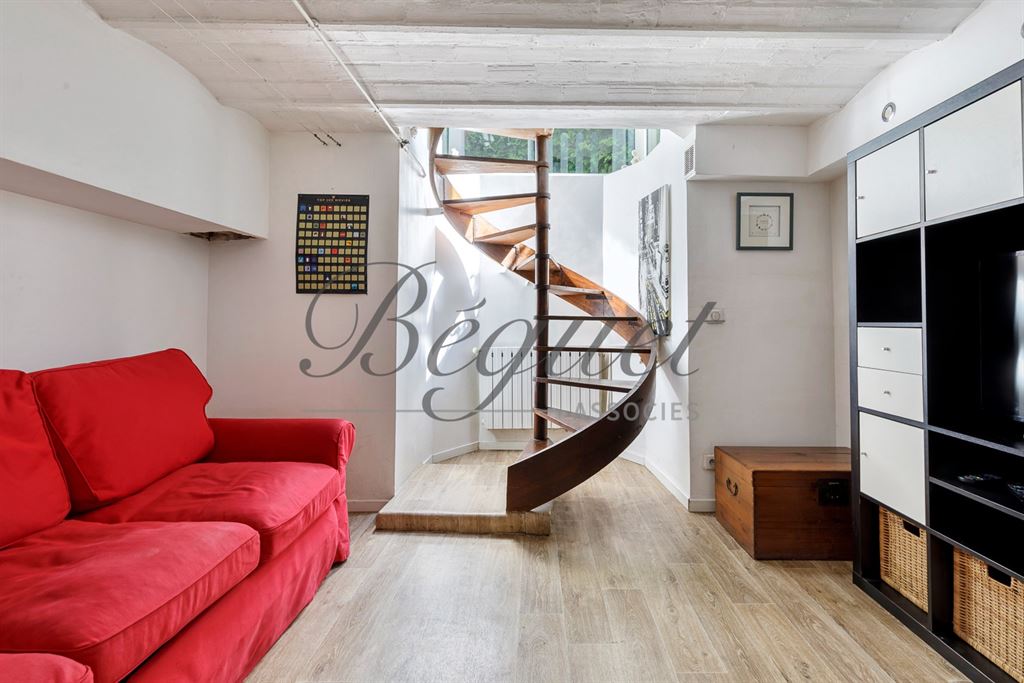 A vendre chez Beguet Associés : 92500 RUEIL MAMAISON MAISON 170 m² 5 CHAMBRES TERRASSE COUR
