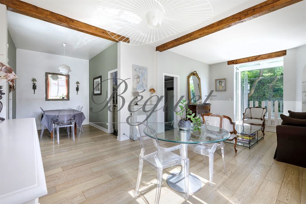 A vendre chez Beguet Associés : 92500 RUEIL MAMAISON MAISON 170 m² 5 CHAMBRES TERRASSE COUR