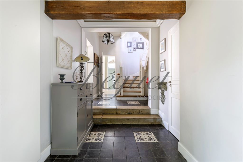 A vendre chez Beguet Associés : 92500 RUEIL MAMAISON MAISON 170 m² 5 CHAMBRES TERRASSE COUR