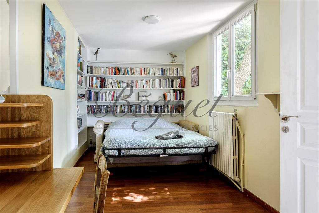 A vendre chez Beguet Associés : 92500 RUEIL MAMAISON MAISON 170 m² 5 CHAMBRES TERRASSE COUR