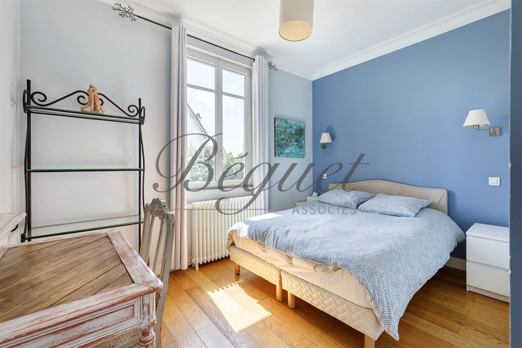 A vendre chez Beguet Associés : 92500 RUEIL MAMAISON MAISON 170 m² 5 CHAMBRES TERRASSE COUR