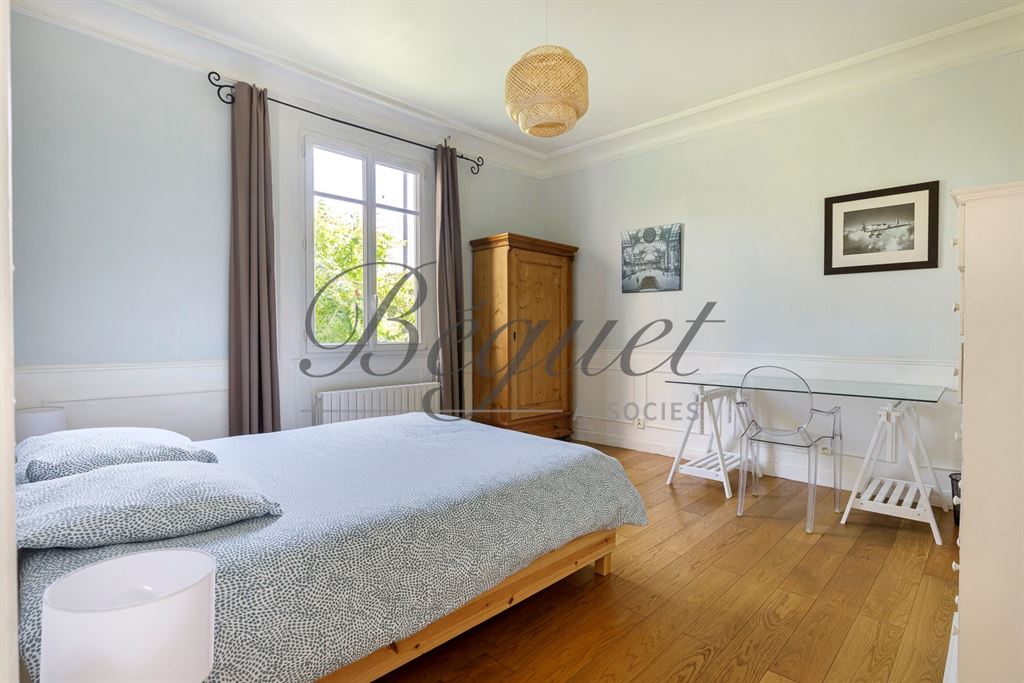 A vendre chez Beguet Associés : 92500 RUEIL MAMAISON MAISON 170 m² 5 CHAMBRES TERRASSE COUR