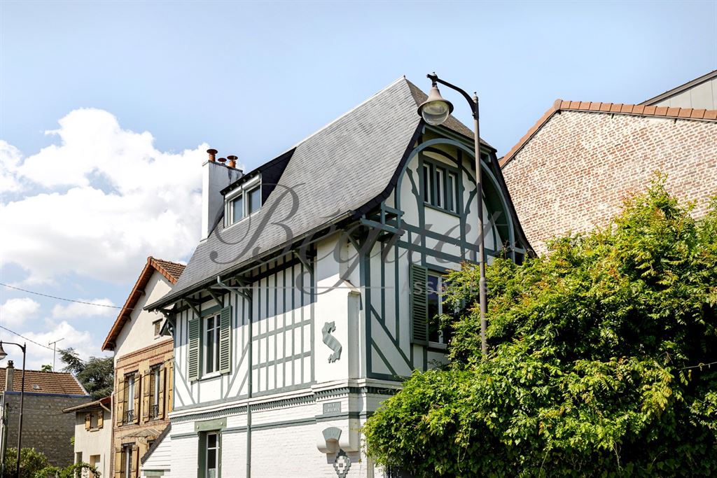A vendre chez Beguet Associés : 92500 RUEIL MAMAISON MAISON 170 m² 5 CHAMBRES TERRASSE COUR