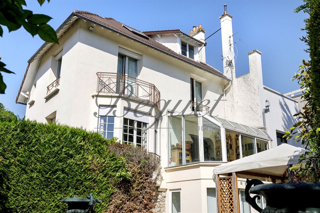 A vendre chez Beguet Associés : ST CLOUD 92210 MAISON 175 m² / 210 m² 4 CHAMBRES JARDIN GARAGE