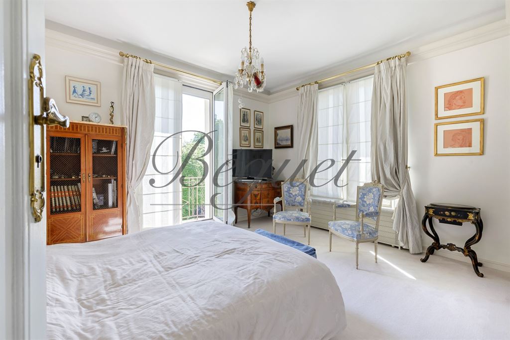 A vendre chez Beguet Associés : ST CLOUD 92210 MAISON 175 m² / 210 m² 4 CHAMBRES JARDIN GARAGE
