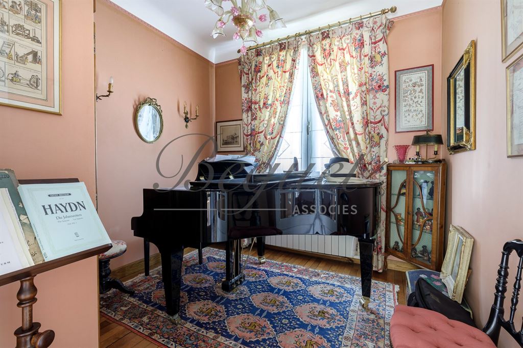 A vendre chez Beguet Associés : ST CLOUD 92210 MAISON 175 m² / 210 m² 4 CHAMBRES JARDIN GARAGE