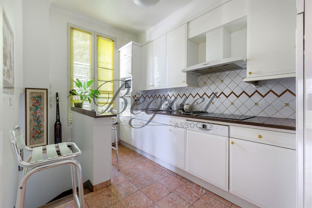 A vendre chez Beguet Associés : ST CLOUD 92210 MAISON 175 m² / 210 m² 4 CHAMBRES JARDIN GARAGE