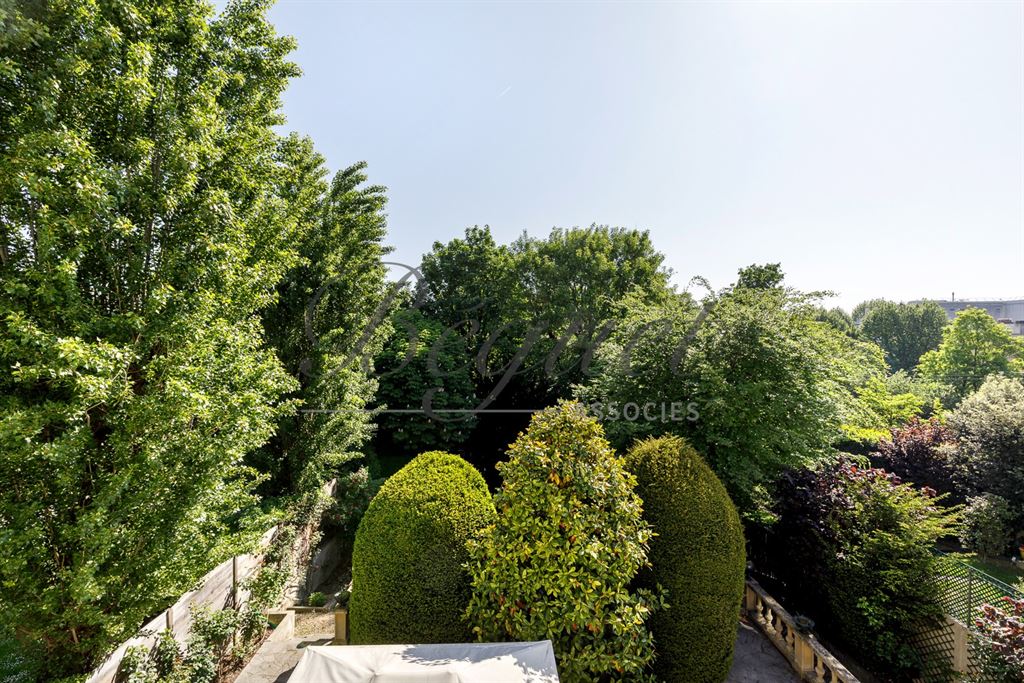 A vendre chez Beguet Associés : ST CLOUD 92210 MAISON 175 m² / 210 m² 4 CHAMBRES JARDIN GARAGE