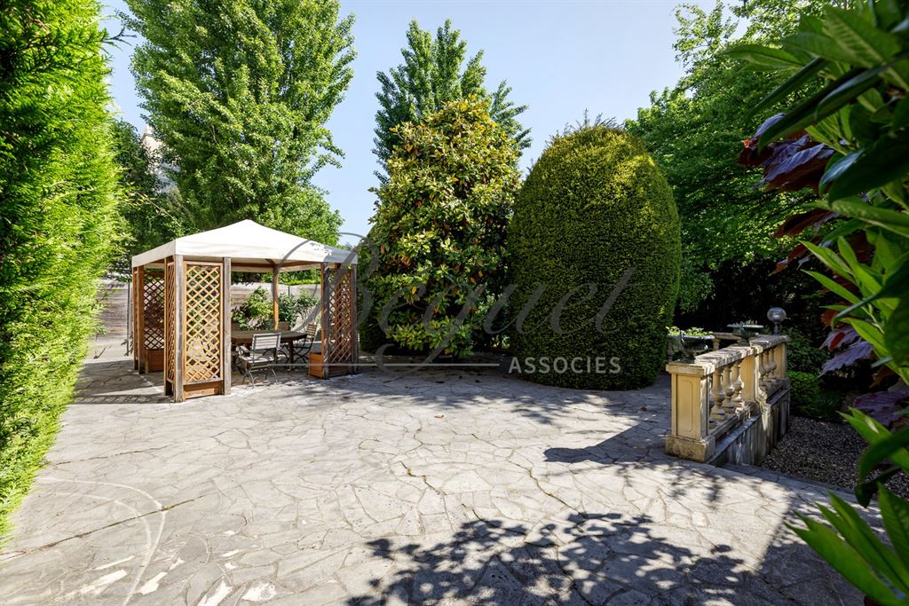 A vendre chez Beguet Associés : ST CLOUD 92210 MAISON 175 m² / 210 m² 4 CHAMBRES JARDIN GARAGE
