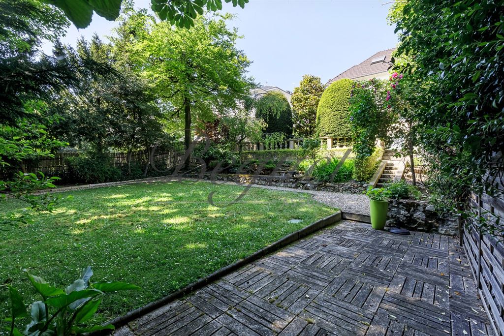 A vendre chez Beguet Associés : ST CLOUD 92210 MAISON 175 m² / 210 m² 4 CHAMBRES JARDIN GARAGE