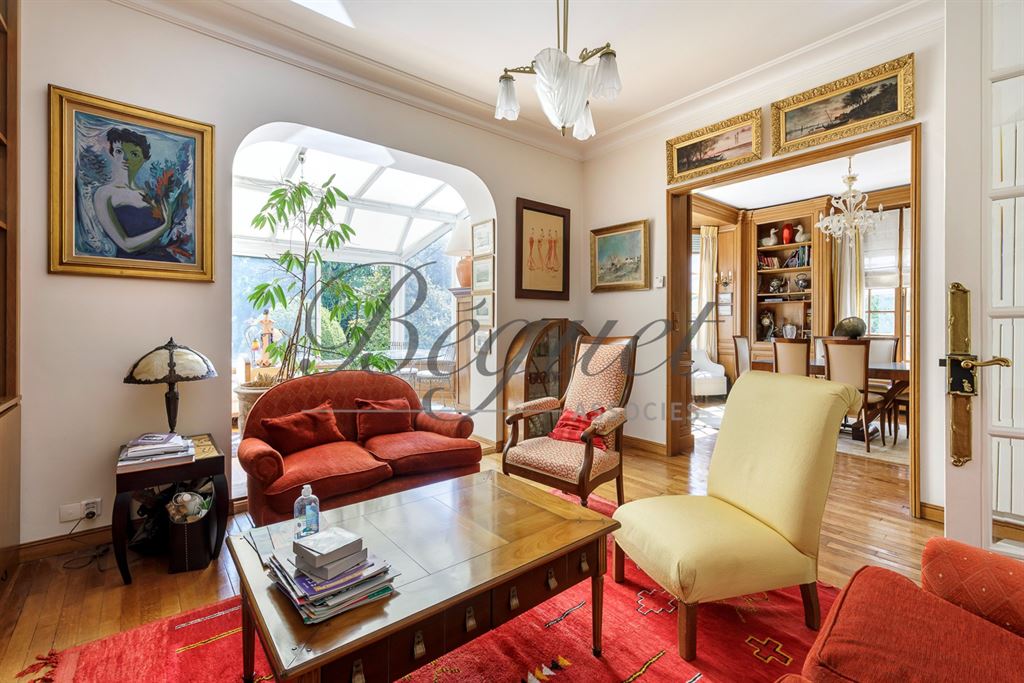 A vendre chez Beguet Associés : ST CLOUD 92210 MAISON 175 m² / 210 m² 4 CHAMBRES JARDIN GARAGE