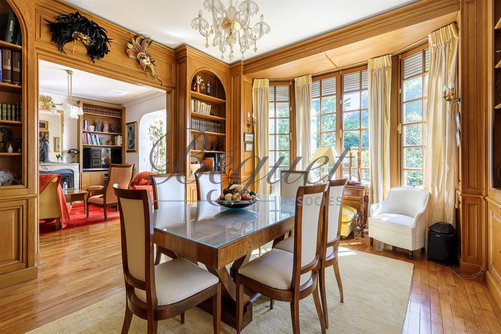 A vendre chez Beguet Associés : ST CLOUD 92210 MAISON 175 m² / 210 m² 4 CHAMBRES JARDIN GARAGE