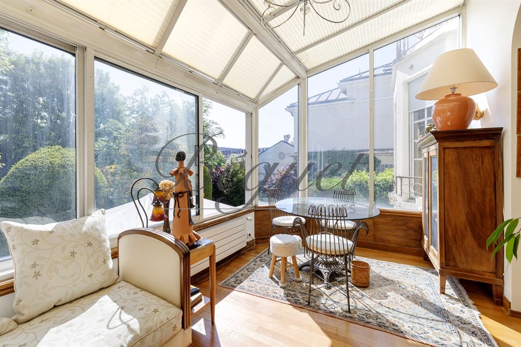 A vendre chez Beguet Associés : ST CLOUD 92210 MAISON 175 m² / 210 m² 4 CHAMBRES JARDIN GARAGE