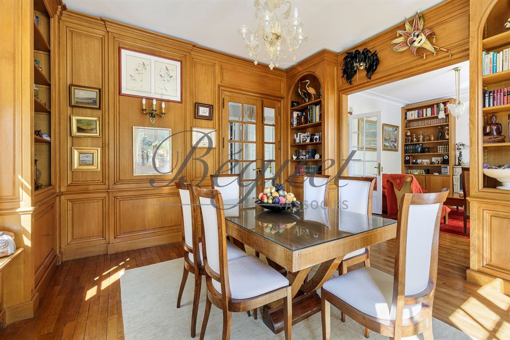 A vendre chez Beguet Associés : ST CLOUD 92210 MAISON 175 m² / 210 m² 4 CHAMBRES JARDIN GARAGE