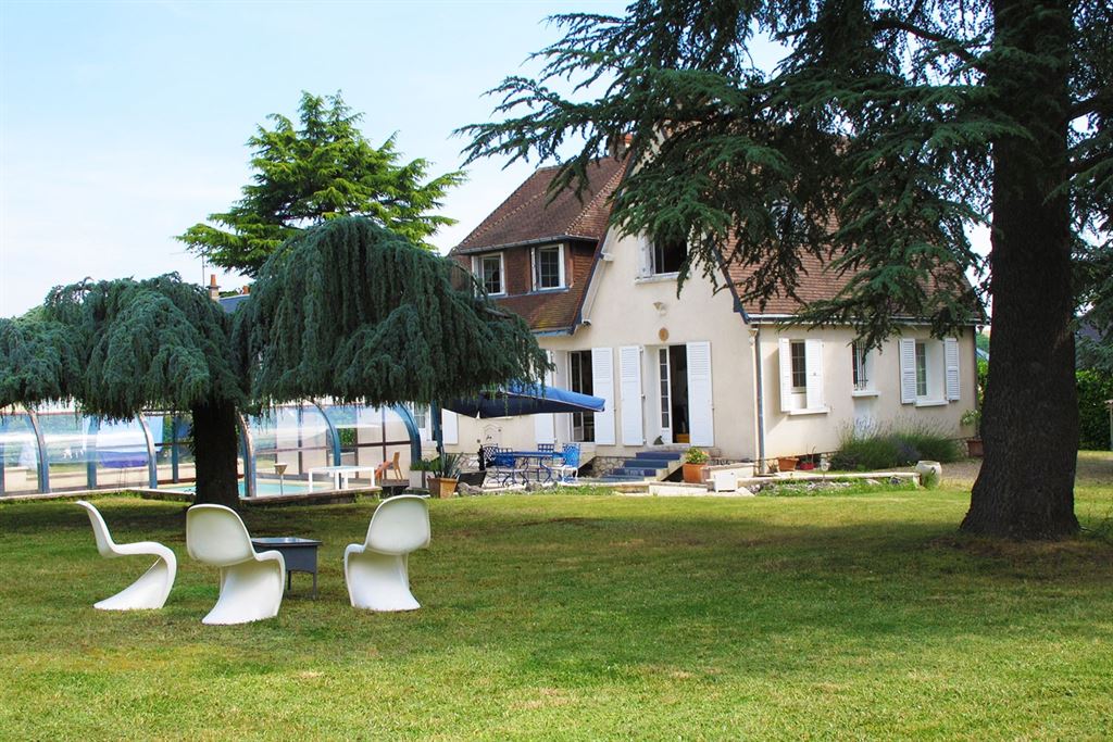A vendre chez Beguet Associés : Amboise - 37400 - Maison - 182 m² - 4/5 Chambres - Jardin 2000 m² - Piscine