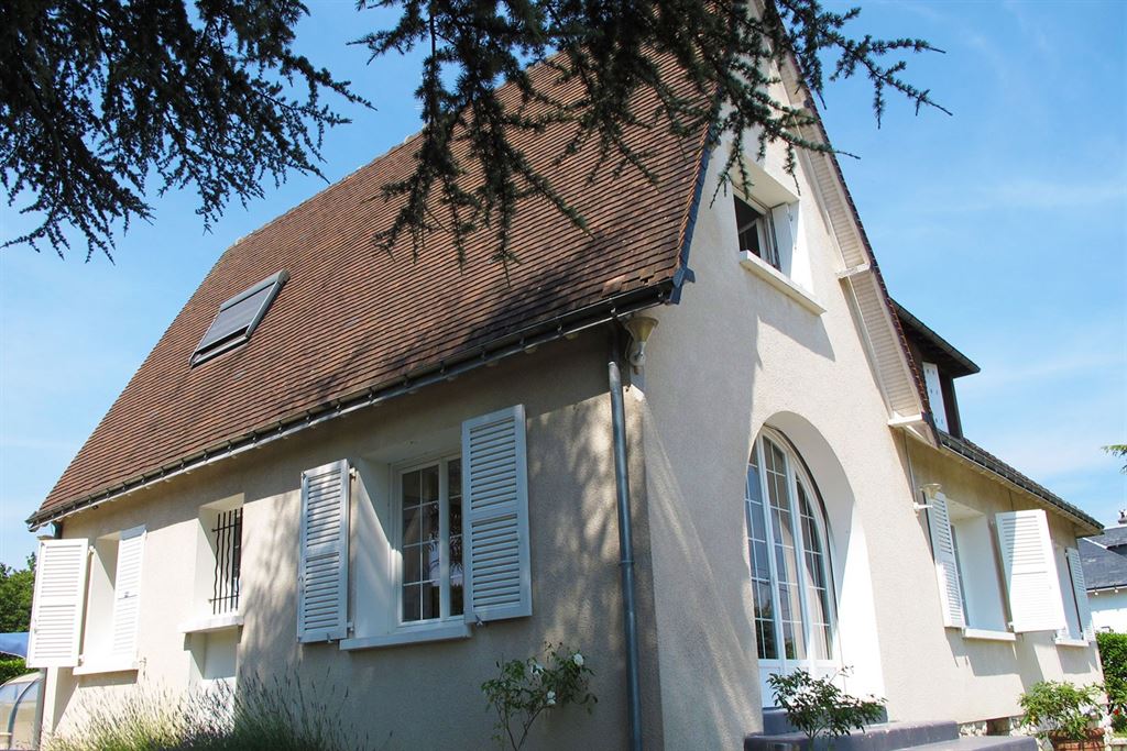 A vendre chez Beguet Associés : Amboise - 37400 - Maison - 182 m² - 4/5 Chambres - Jardin 2000 m² - Piscine