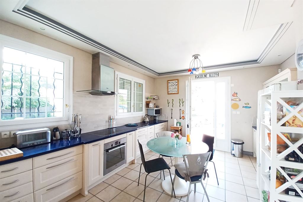A vendre chez Beguet Associés : Amboise - 37400 - Maison - 182 m² - 4/5 Chambres - Jardin 2000 m² - Piscine