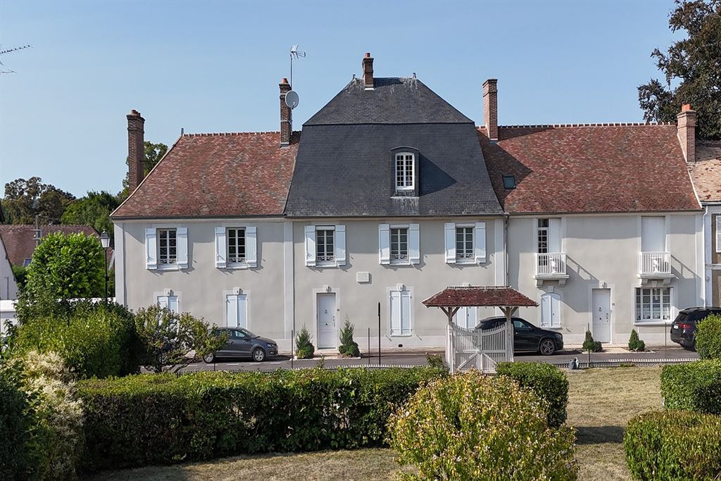 A vendre chez Beguet Associés : EURE-ET-LOIR - ANET 28260 MAISON DE MAITRE 400 M 7 CHAMBRES  PARC 1300 M GARAGE