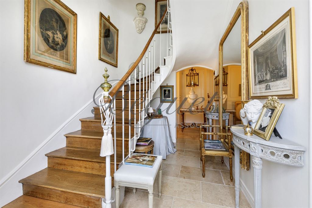 A vendre chez Beguet Associés : EURE-ET-LOIR - ANET 28260 MAISON DE MAITRE 400 M 7 CHAMBRES  PARC 1300 M GARAGE