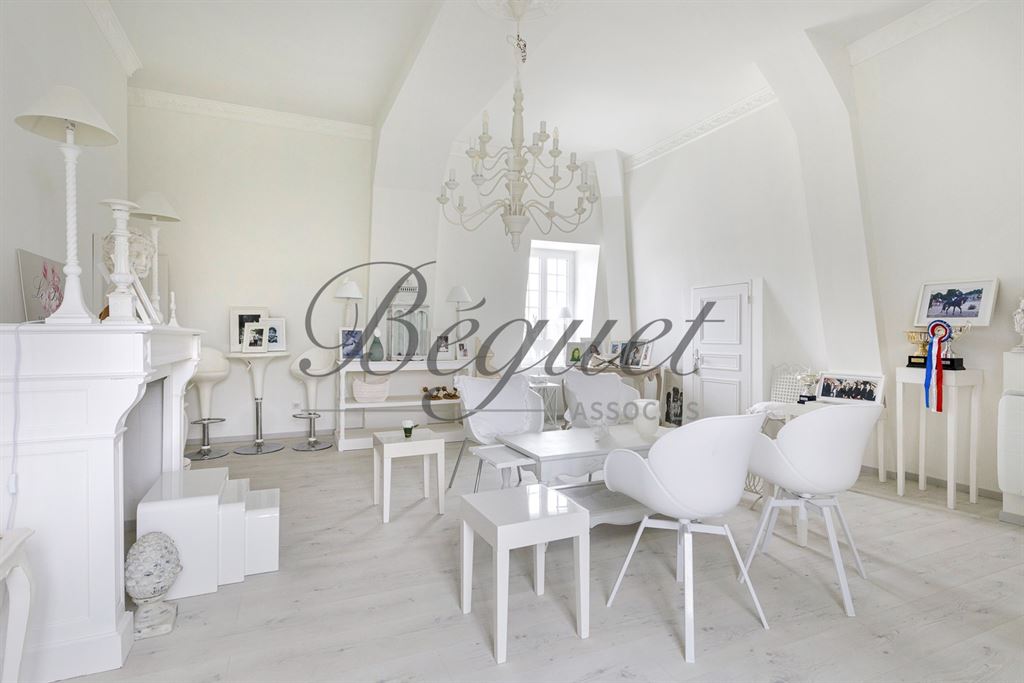 A vendre chez Beguet Associés : EURE-ET-LOIR - ANET 28260 MAISON DE MAITRE 400 M 7 CHAMBRES  PARC 1300 M GARAGE