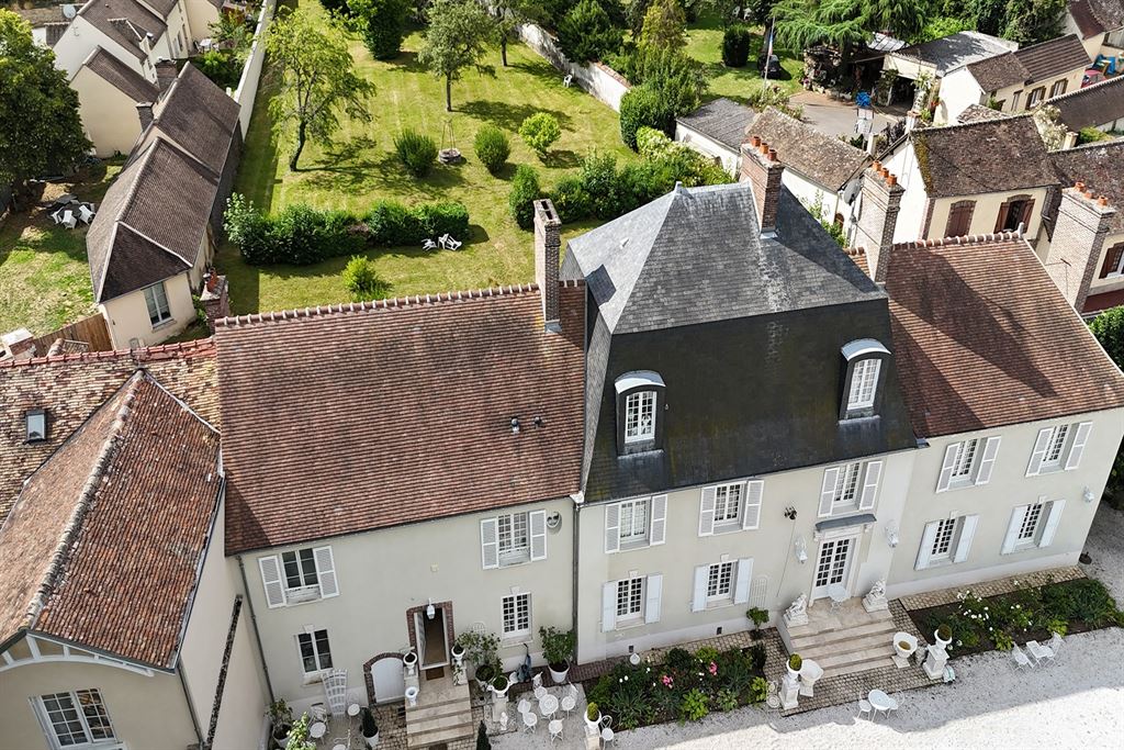 A vendre chez Beguet Associés : EURE-ET-LOIR - ANET 28260 MAISON DE MAITRE 400 M 7 CHAMBRES  PARC 1300 M GARAGE