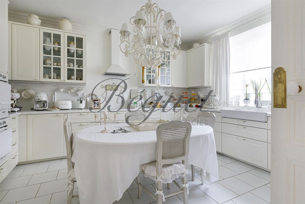 A vendre chez Beguet Associés : EURE-ET-LOIR - ANET 28260 MAISON DE MAITRE 400 M 7 CHAMBRES  PARC 1300 M GARAGE