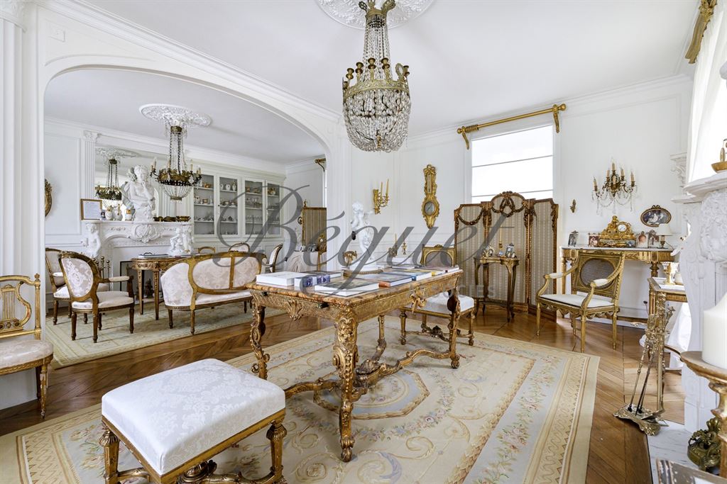 A vendre chez Beguet Associés : EURE-ET-LOIR - ANET 28260 MAISON DE MAITRE 400 M 7 CHAMBRES  PARC 1300 M GARAGE