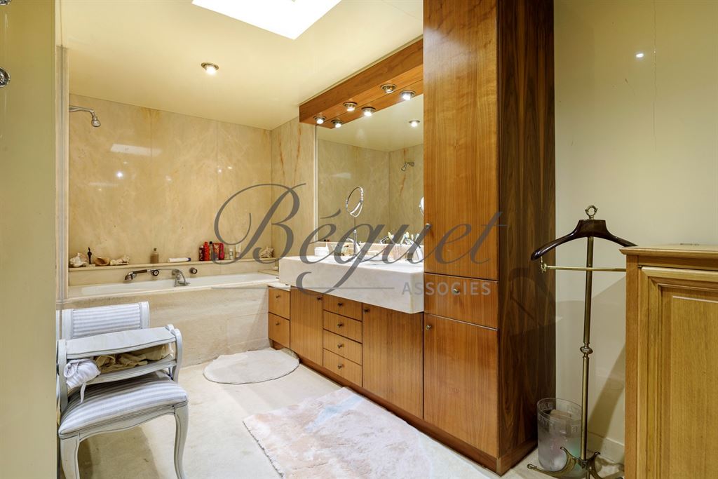 A vendre chez Beguet Associés : HAUTS DE SEINE VAUCRESSON - 92420 -  DIVISION THERY- MAISON 190 m²  - 3 CHAMBRES - JARDIN GARAGE