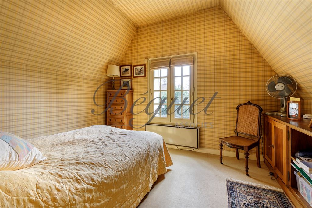 A vendre chez Beguet Associés : HAUTS DE SEINE VAUCRESSON - 92420 -  DIVISION THERY- MAISON 190 m²  - 3 CHAMBRES - JARDIN GARAGE