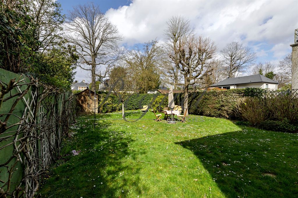 A vendre chez Beguet Associés : HAUTS DE SEINE VAUCRESSON - 92420 -  DIVISION THERY- MAISON 190 m²  - 3 CHAMBRES - JARDIN GARAGE