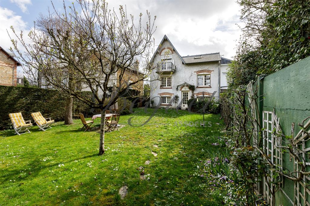 A vendre chez Beguet Associés : HAUTS DE SEINE VAUCRESSON - 92420 -  DIVISION THERY- MAISON 190 m²  - 3 CHAMBRES - JARDIN GARAGE