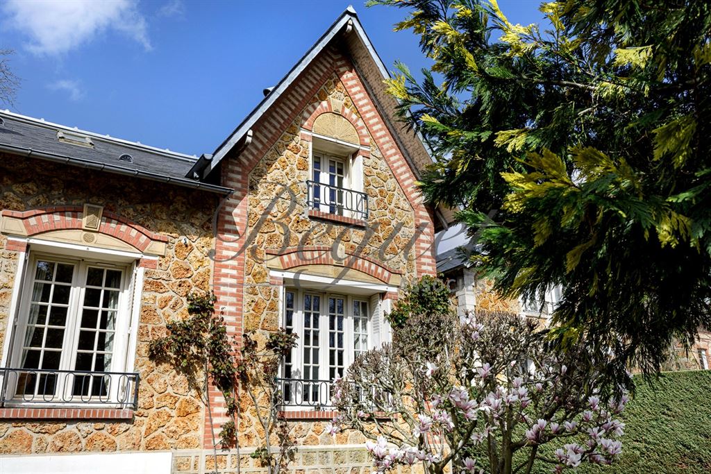 A vendre chez Beguet Associés : HAUTS DE SEINE VAUCRESSON - 92420 -  DIVISION THERY- MAISON 190 m²  - 3 CHAMBRES - JARDIN GARAGE