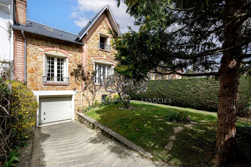 A vendre chez Beguet Associés : HAUTS DE SEINE VAUCRESSON - 92420 -  DIVISION THERY- MAISON 190 m²  - 3 CHAMBRES - JARDIN GARAGE