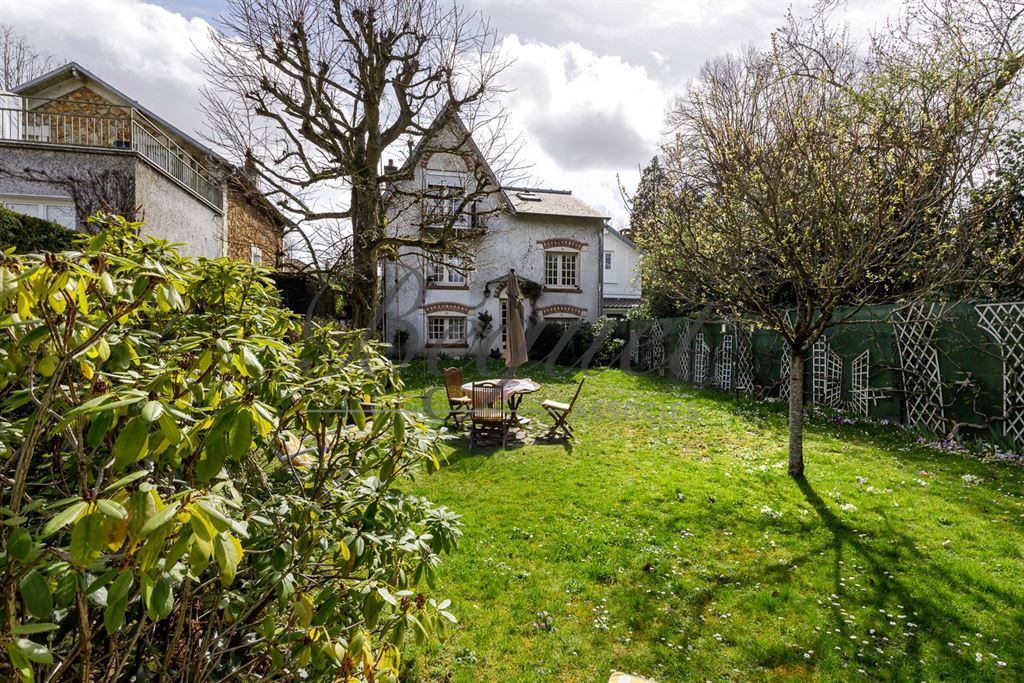 A vendre chez Beguet Associés : HAUTS DE SEINE VAUCRESSON - 92420 -  DIVISION THERY- MAISON 190 m²  - 3 CHAMBRES - JARDIN GARAGE