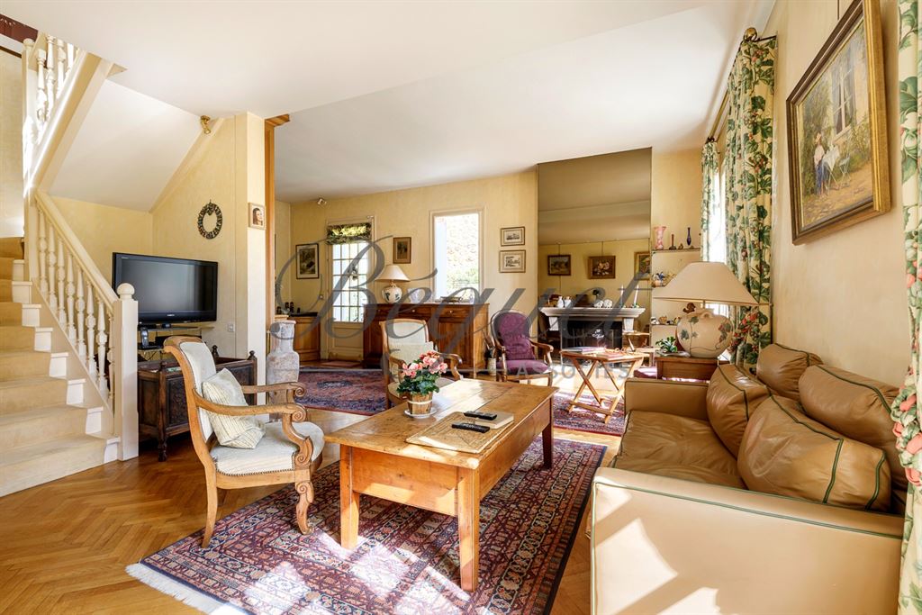 A vendre chez Beguet Associés : HAUTS DE SEINE VAUCRESSON - 92420 -  DIVISION THERY- MAISON 190 m²  - 3 CHAMBRES - JARDIN GARAGE